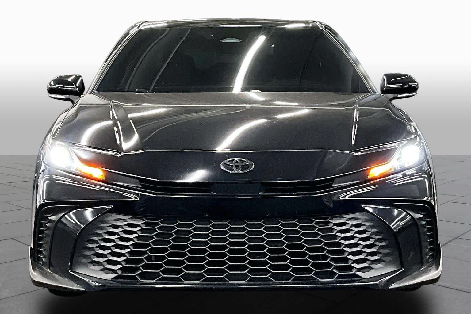 Used 2026 Toyota Camry SE FWD image 3