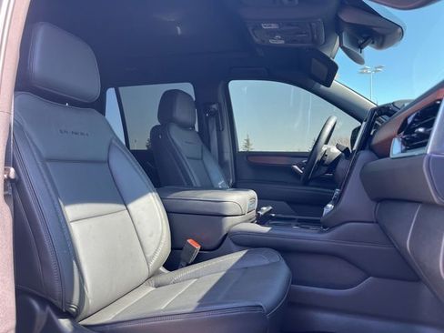 Used 2025 GMC Yukon Denali w/ Sun & Power Step Package image 14