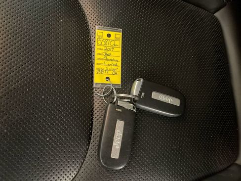 Used 2019 Jeep Cherokee Limited image 26