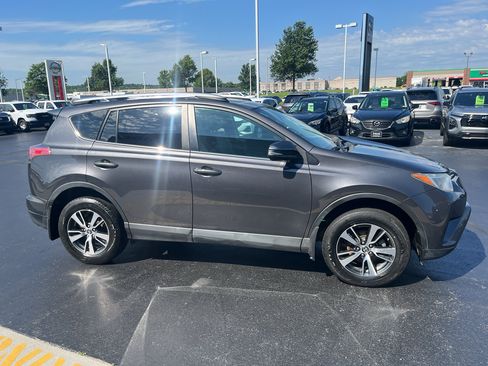 Used 2016 Toyota RAV4 XLE AWD/4WD image 6