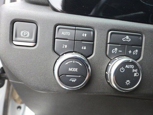 Used 2023 GMC Sierra 1500 SLE image 12