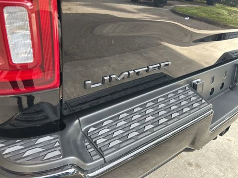 Used 2025 RAM 2500 Limited AWD/4WD image 28