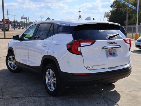 Used 2024 GMC Terrain SLE image 2