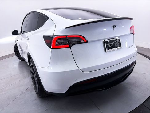 Used 2022 Tesla Model Y Performance AWD/4WD image 8