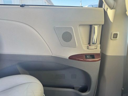 Used 2012 Toyota Sienna XLE w/ Premium Pkg AWD/4WD image 71