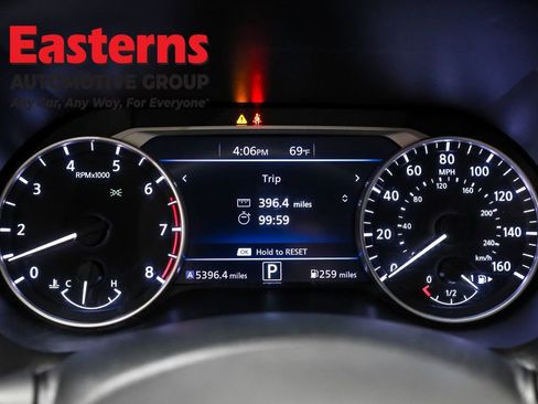 Used 2023 Nissan Sentra SR w/ Trunk Package image 18