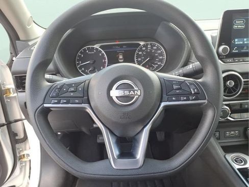 Used 2025 Nissan Sentra SV FWD image 22