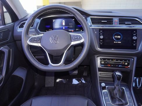 Used 2023 Volkswagen Tiguan SE image 12