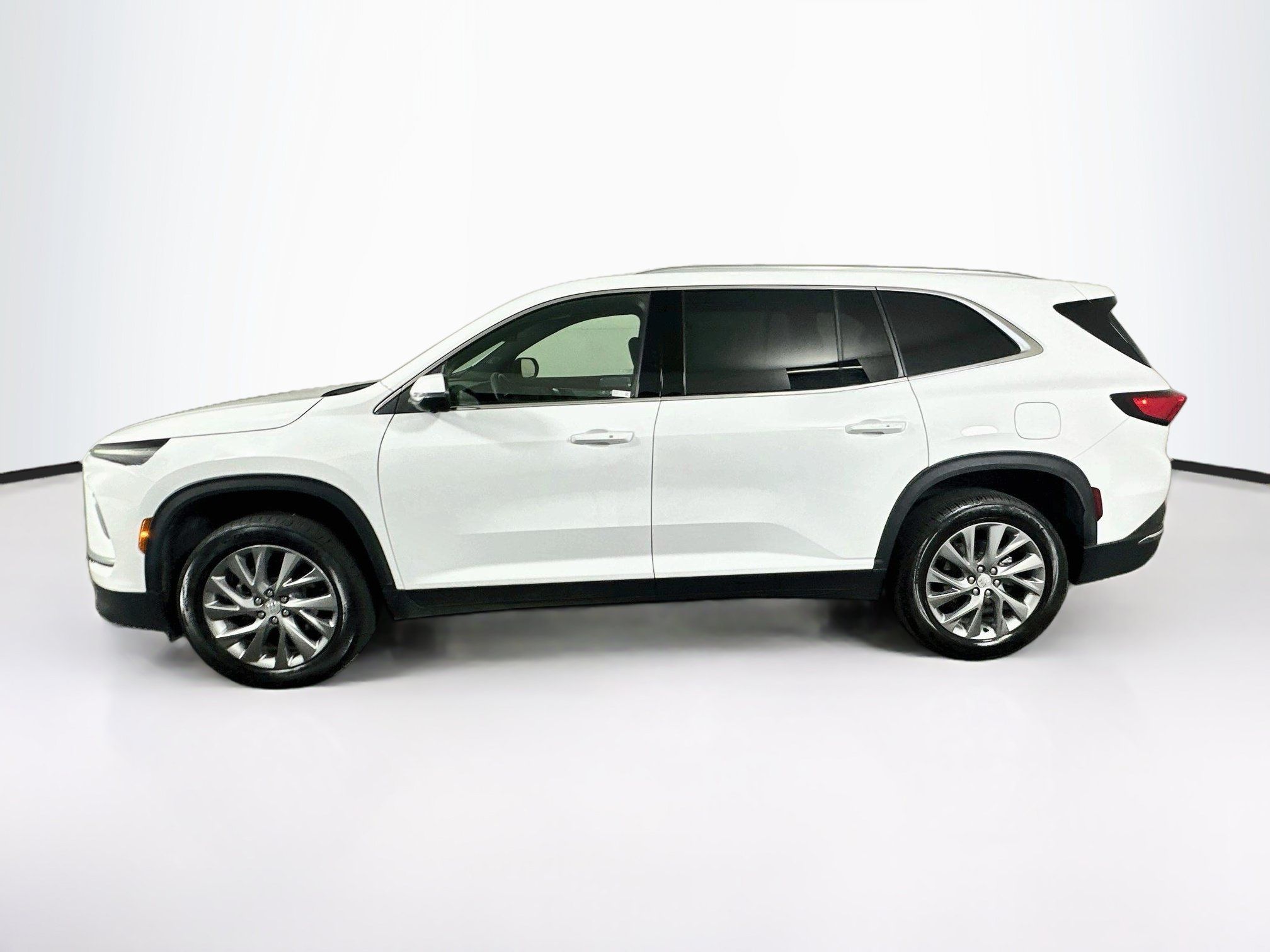 Used 2025 Buick Enclave Preferred FWD image 4