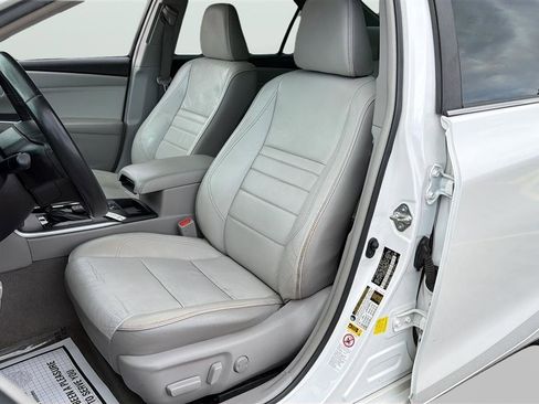 Used 2016 Toyota Camry XLE image 12