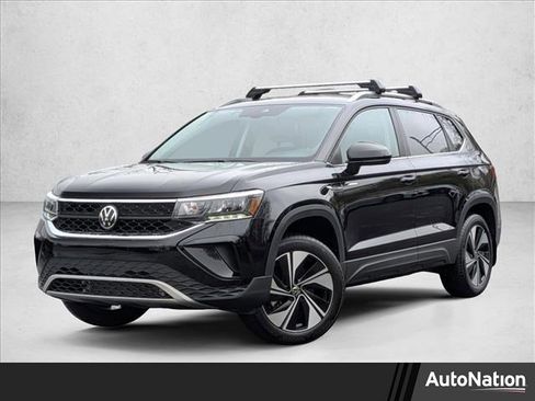 Used 2024 Volkswagen Taos SE image 1