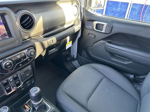 New 2023 Jeep Gladiator Willys image 31