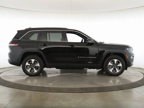 Used 2024 Jeep Grand Cherokee Limited 4xe image 10