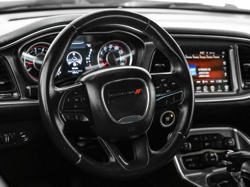 Used 2015 Dodge Challenger SXT image 13