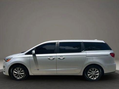 Used 2019 Kia Sedona LX FWD image 4