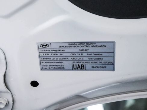 Used 2025 Hyundai Elantra SEL FWD image 29