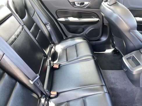 Used 2021 Volvo S60 T5 Momentum FWD image 12