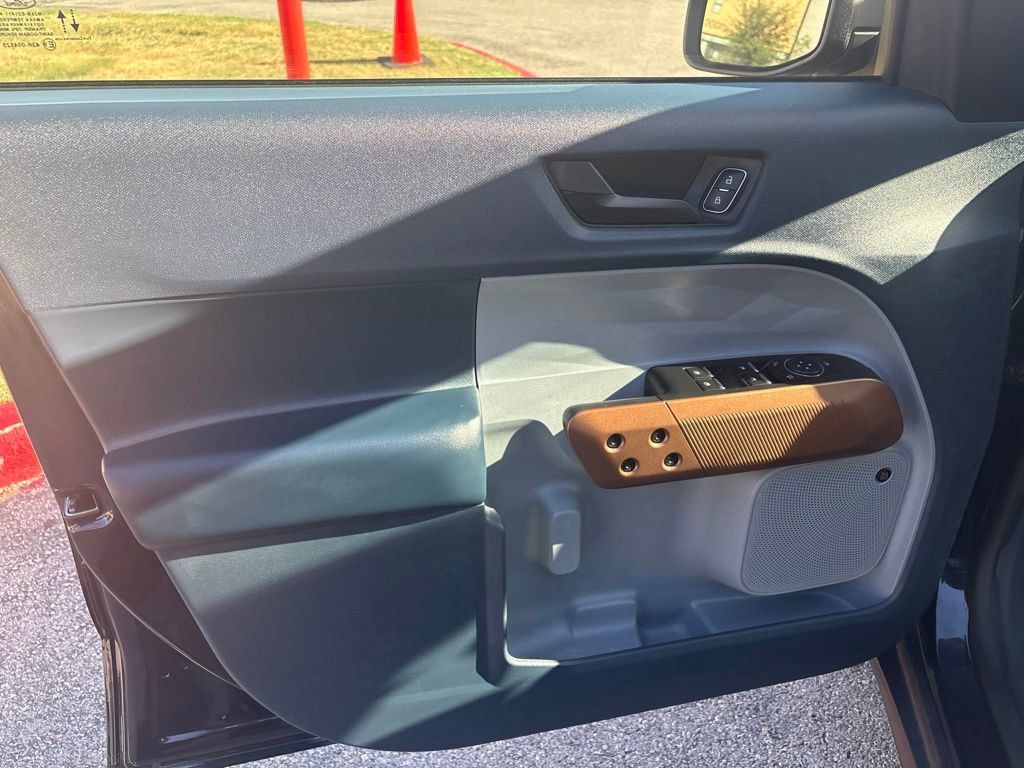 Used 2022 Ford Maverick Lariat w/ Lariat Luxury Package AWD/4WD image 11