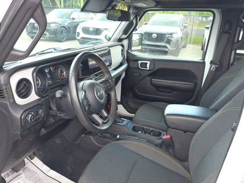 Used 2025 Jeep Gladiator Sport AWD/4WD image 22