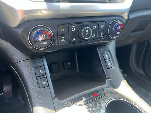 Used 2017 GMC Acadia SLT FWD image 25