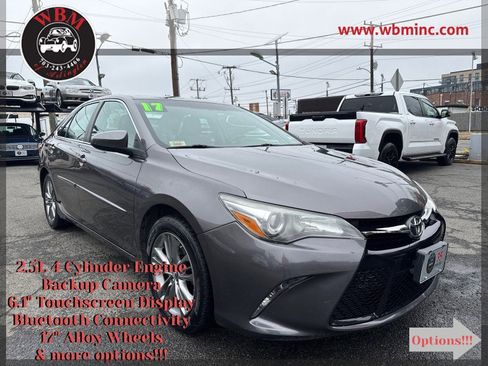Used 2017 Toyota Camry SE image 1