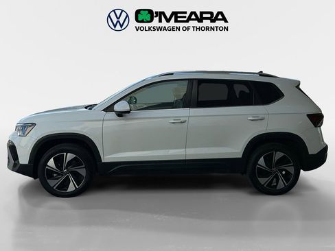 Certified 2025 Volkswagen Taos SE w/ Panoramic Sunroof Package image 2