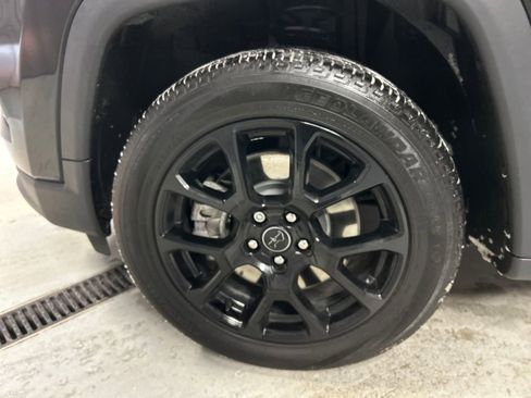 Used 2025 Jeep Compass Latitude w/ Altitude Special Edition image 9