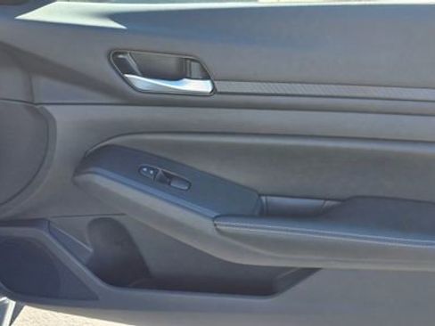 Used 2024 Nissan Altima 2.5 SV image 14