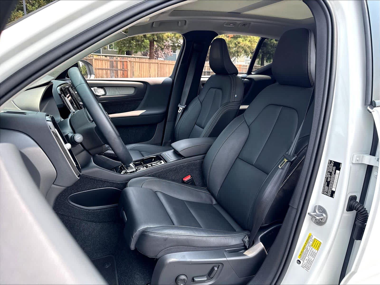 Used 2025 Volvo XC40 B5 Ultra AWD/4WD image 29