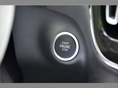 Certified 2023 Volvo XC40 B5 Plus w/ Protection Package Premier AWD/4WD image 39