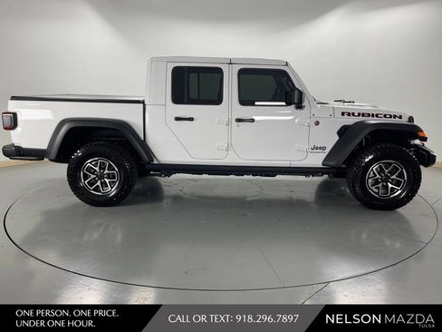Used 2025 Jeep Gladiator Rubicon AWD/4WD image 5