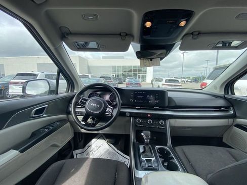 Used 2022 Kia Carnival LX FWD image 5