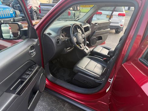Used 2017 Jeep Patriot High Altitude AWD/4WD image 10