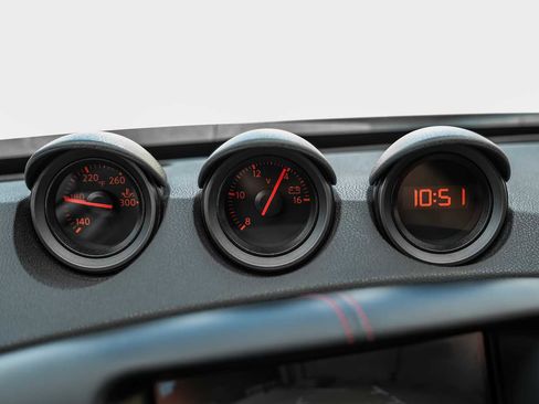 Used 2020 Nissan 370Z NISMO RWD image 30
