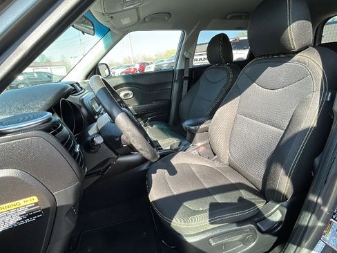 Used 2016 Kia Soul + image 42