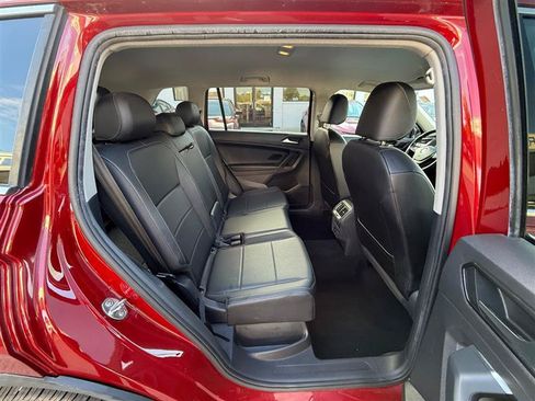 Used 2018 Volkswagen Tiguan SE AWD/4WD image 26