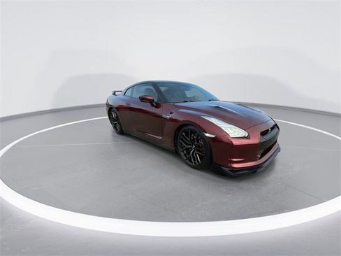 Used 2010 Nissan GT-R Premium image 2