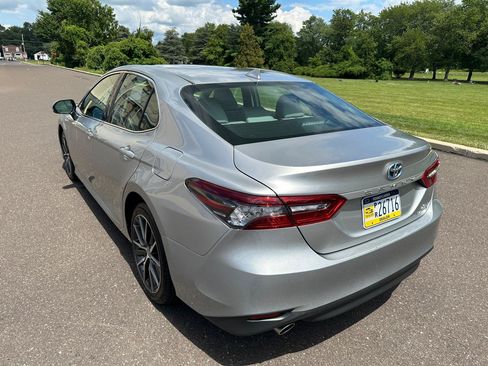 Used 2021 Toyota Camry XLE FWD image 9