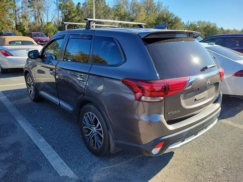 Used 2018 Mitsubishi Outlander SE image 6