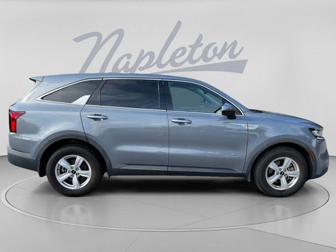 Used 2023 Kia Sorento LX FWD image 8