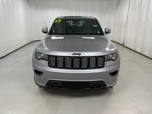 Used 2017 Jeep Grand Cherokee Altitude AWD/4WD image 4
