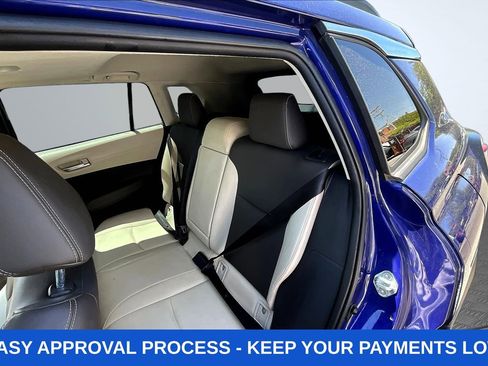 Used 2022 Toyota Corolla Cross XLE w/ Convenience Package FWD image 27