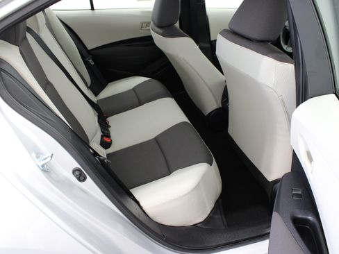 Used 2025 Toyota Corolla LE FWD image 30