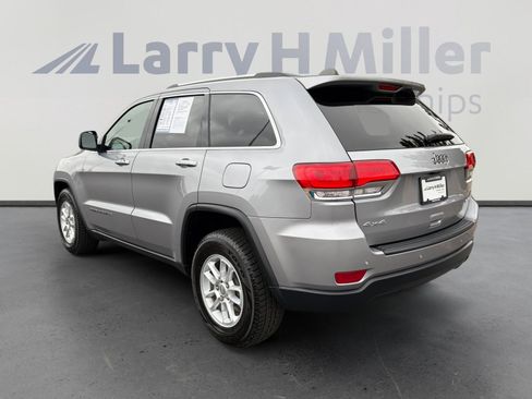 Used 2019 Jeep Grand Cherokee Laredo AWD/4WD image 3