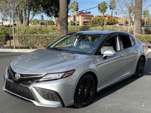 Used 2022 Toyota Camry XSE image 11