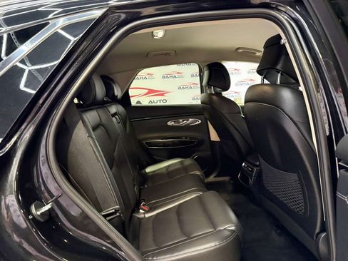 Used 2025 Genesis GV70 2.5T AWD/4WD image 41