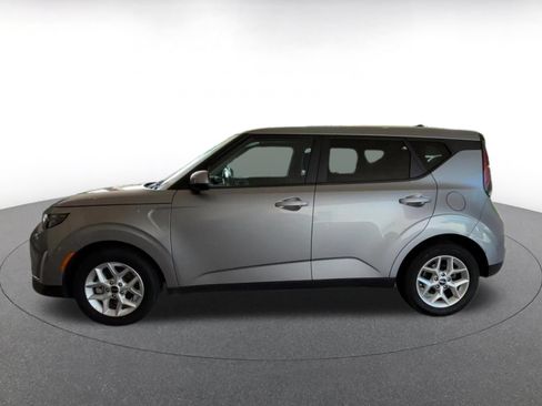 Used 2025 Kia Soul LX w/ LX Technology Package FWD image 8