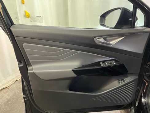 Used 2023 Volkswagen ID.4 Pro S Plus image 9