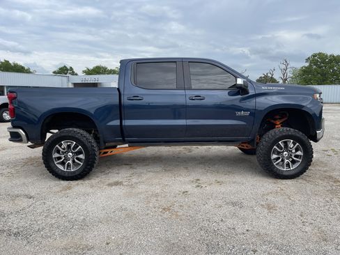 Used 2021 Chevrolet Silverado 1500 LT w/ LPO, Dark Essentials Package image 3