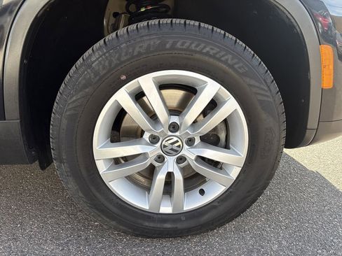 Used 2017 Volkswagen Tiguan S image 31